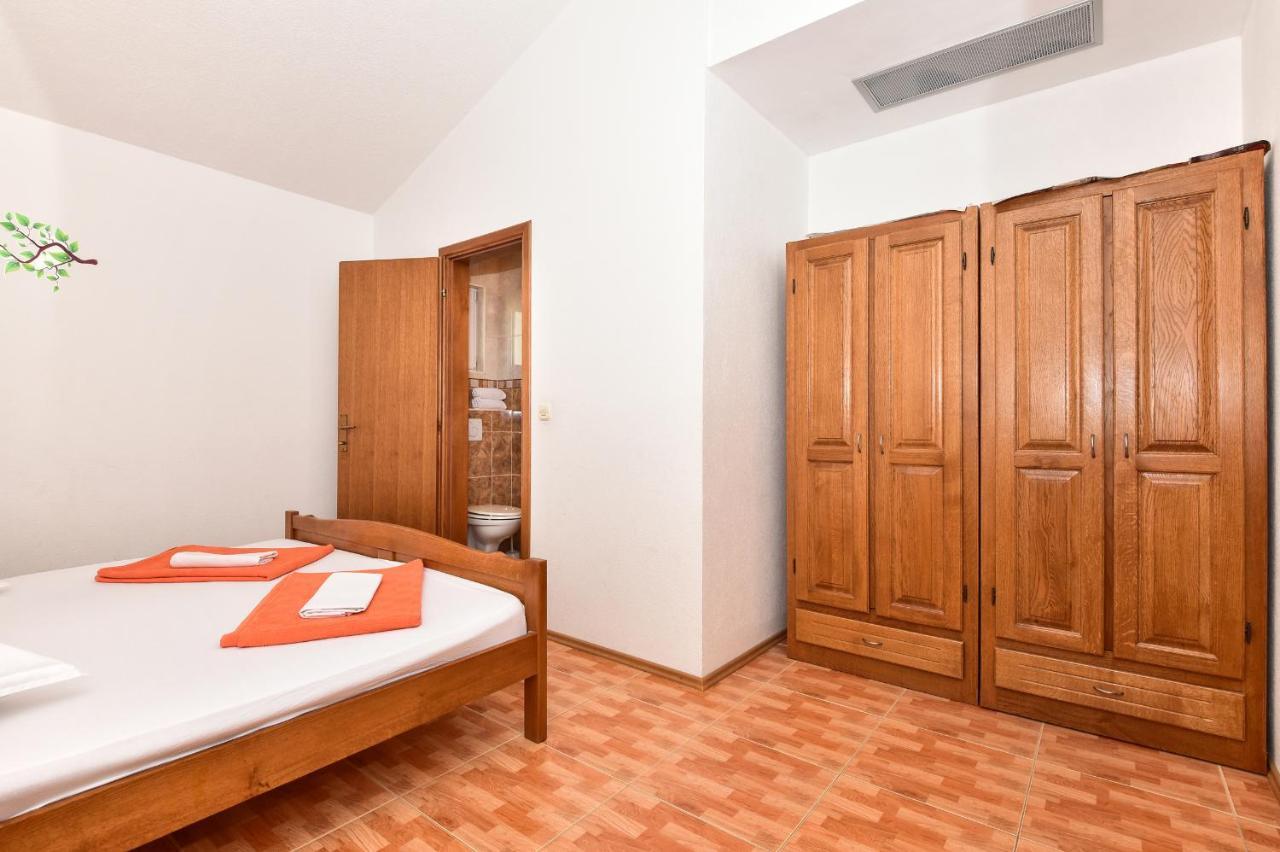 Apartmani Roso Макарска Экстерьер фото